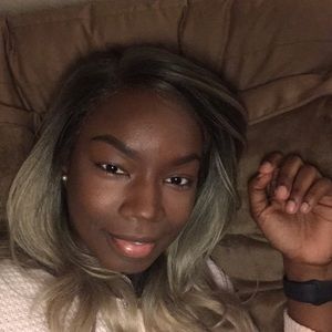 Meet your Posher, Latara